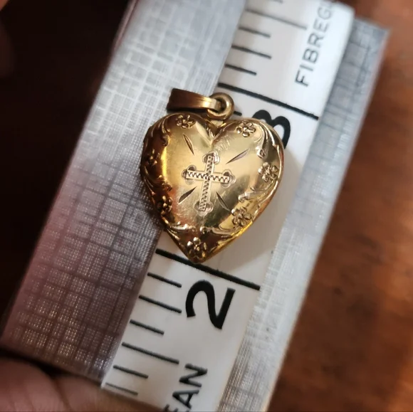 Shells GF Vtg. Heart Locket Pendant - Picture 6 of 6